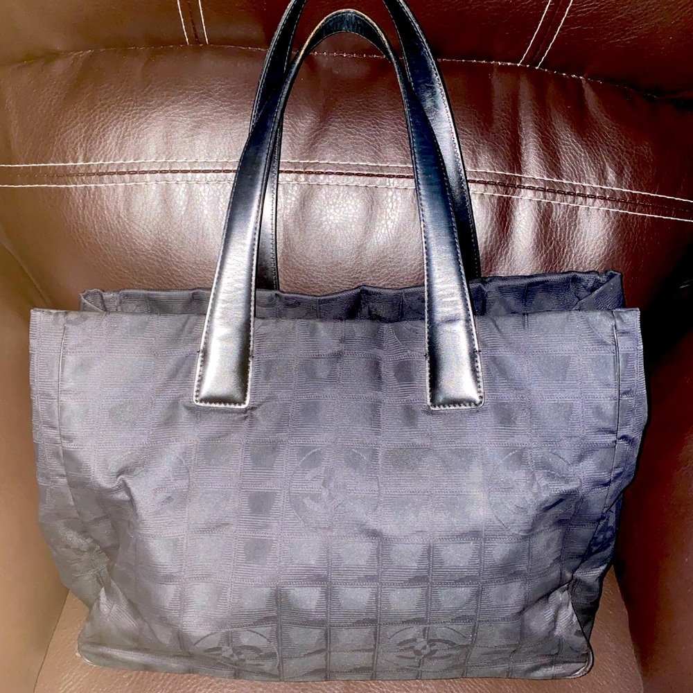 CHANEL TOTE travel line nylon .